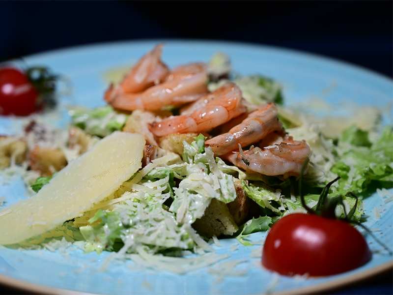21) Caesar Salad With Shrimps 